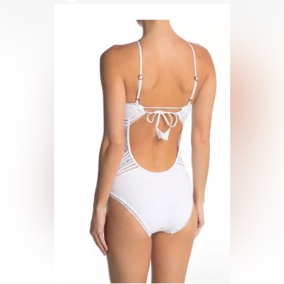 🤍 BECCA Prarie Rose WHITE High Neck Halter CROCHET LACE One Piece SWIMSUIT | S - Picture 8 of 15